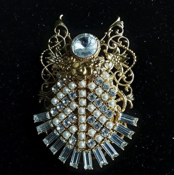 Jane Angel brooch - Picture 1 of 2